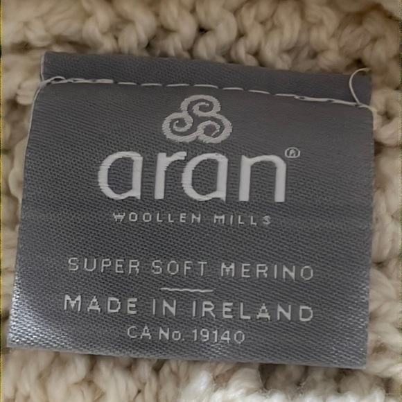 ARAN WOOLEN MILLS BEIGE POCKET SCARF! - Picture 6 of 8